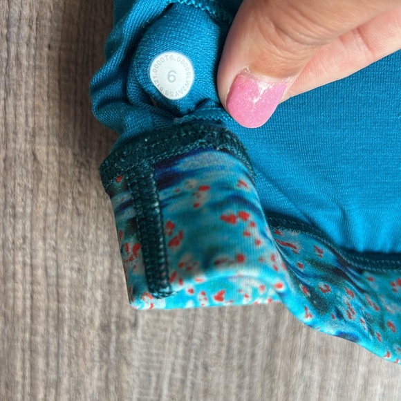 Lululemon Energy Bra | Size 6 - Picture 3 of 3